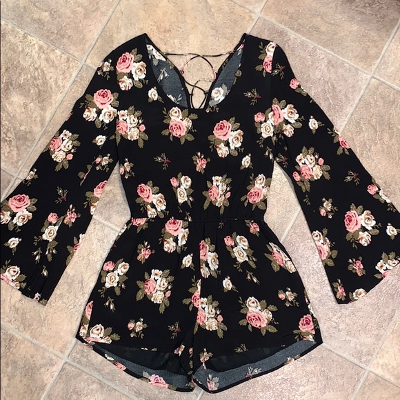 Forever 21 Dresses & Skirts - Forever 21 floral romper 🌸